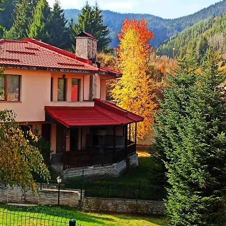 Къща за гости родопски къщи Чепеларе
